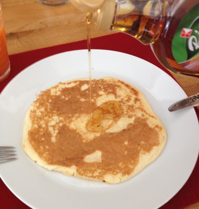 Pancakes mit Ahornsirup